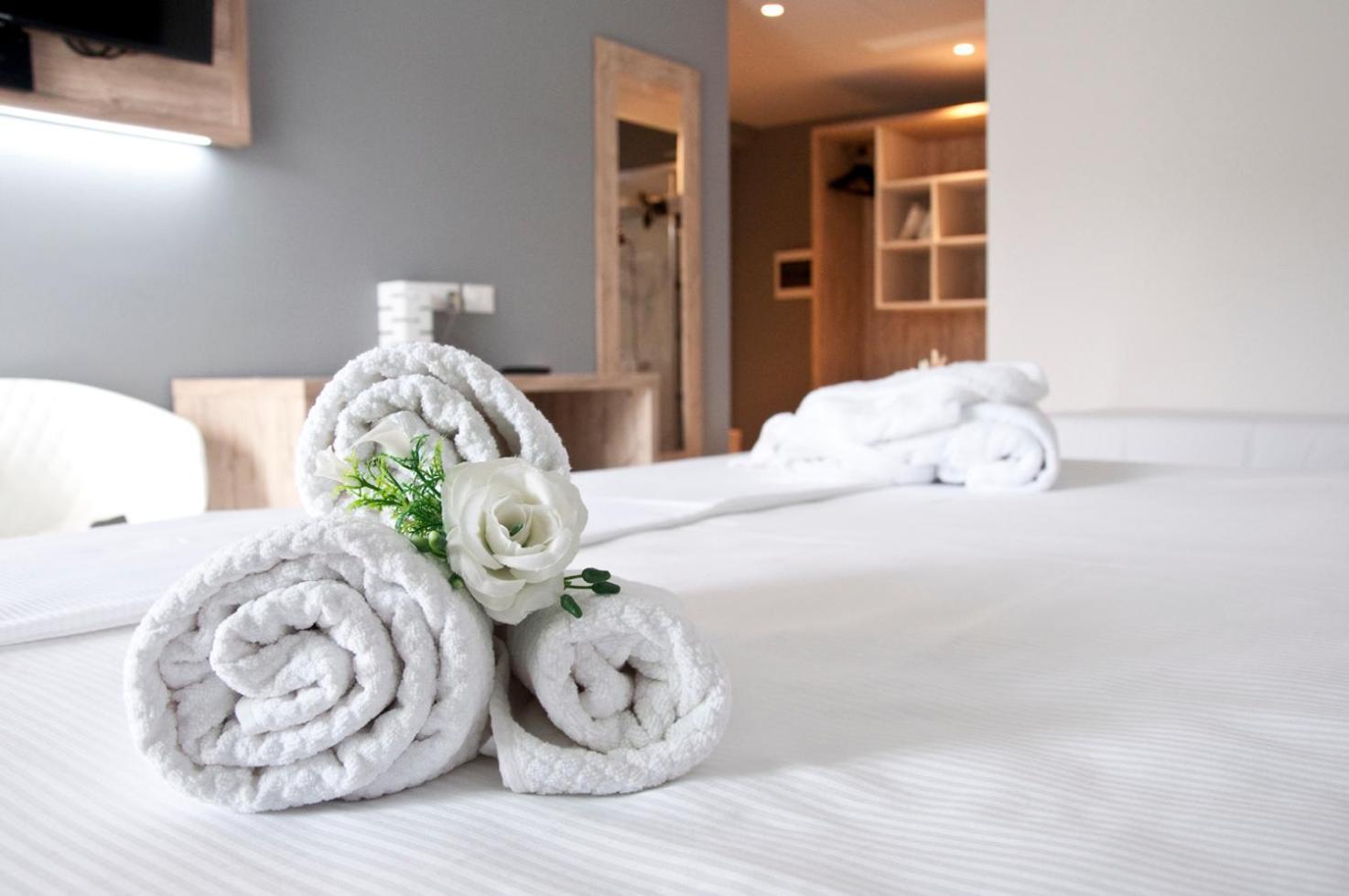 Ambruosi Village Resort & Spa Massignano エクステリア 写真