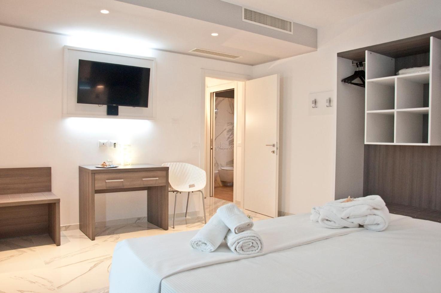 Ambruosi Village Resort & Spa Massignano エクステリア 写真