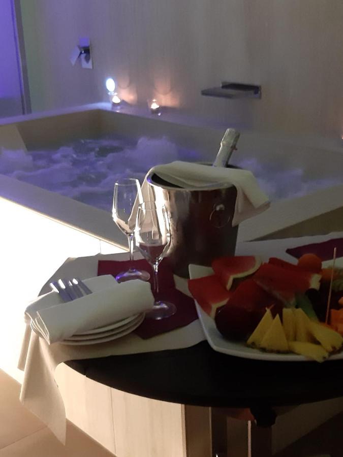 Ambruosi Village Resort & Spa Massignano エクステリア 写真