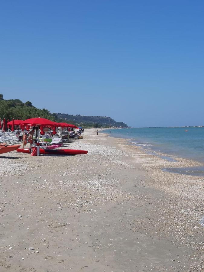 Ambruosi Village Resort & Spa Massignano エクステリア 写真